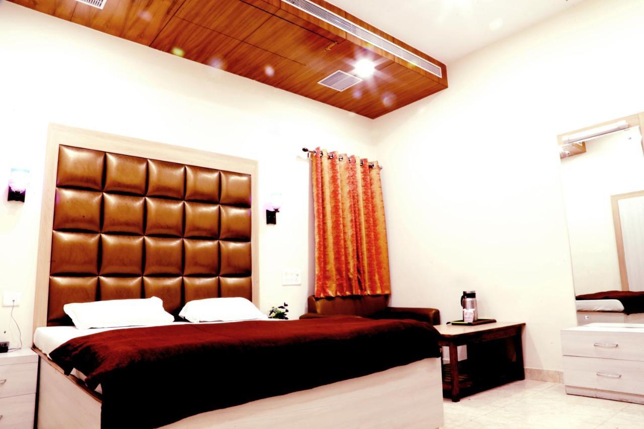 Hotel Prayag Prayagraj Bagian luar foto
