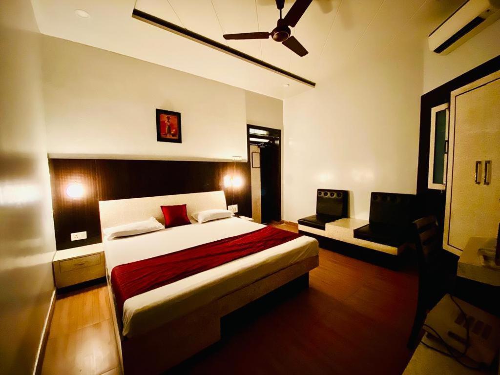 Hotel Prayag Prayagraj Bagian luar foto