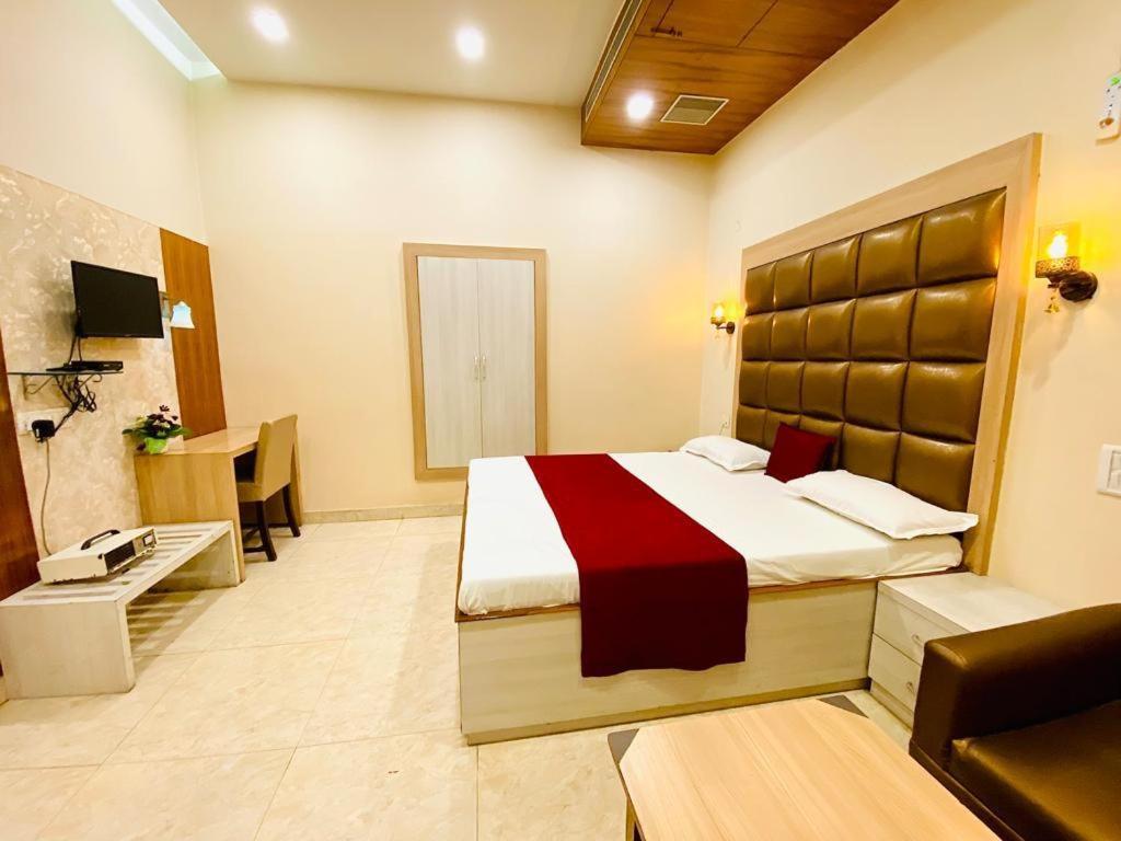 Hotel Prayag Prayagraj Bagian luar foto