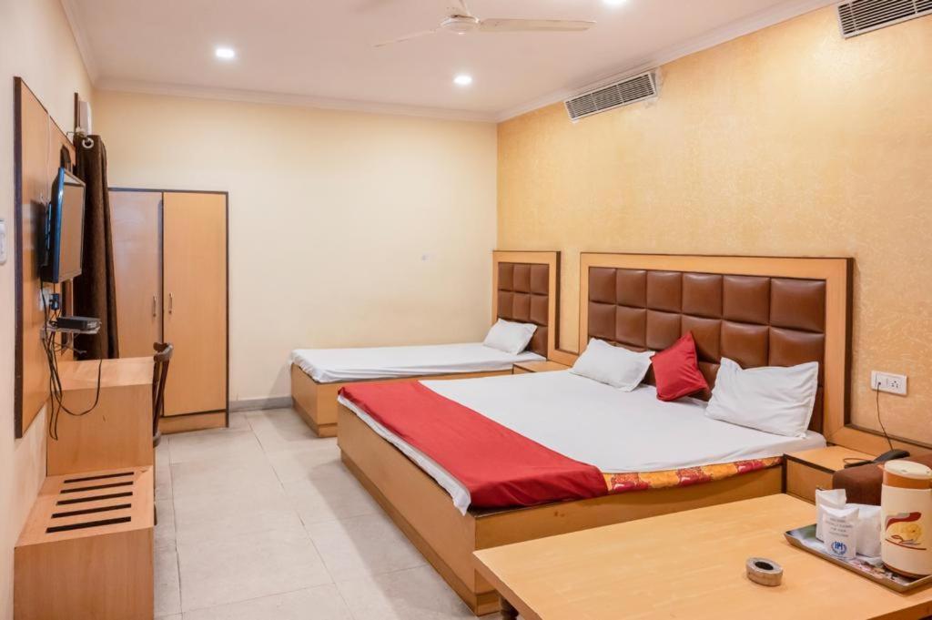 Hotel Prayag Prayagraj Bagian luar foto